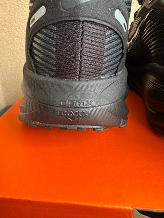 Zapatillas Nike Vomero 18 talla 43