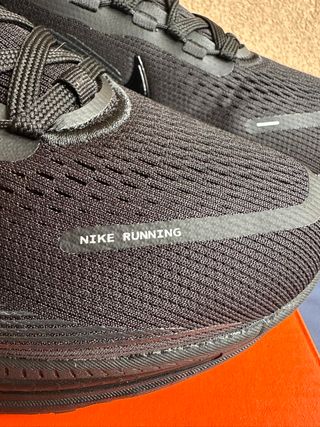 Zapatillas Nike Vomero 18 talla 43