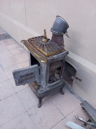 Cocina de leña antigua decorativa