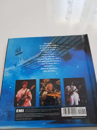 CD LIBRO Queen Live At Wembley Stadium Vol.1
