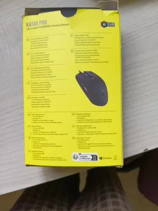 Ratón gaming negro con scroll atascado