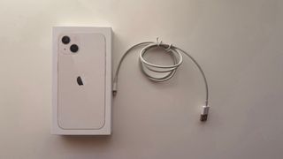 iPhone 13 128GB Blanco con Caja y Cargador