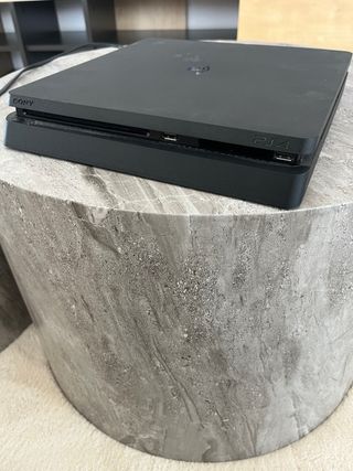 PS4 Slim (PlayStation 4) 1TB