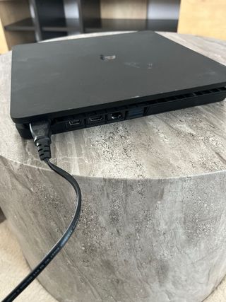 PS4 Slim (PlayStation 4) 1TB