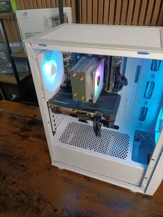 PC Gaming RX 7600 / 16 DDR4 / 512 SSD / XEON 14N