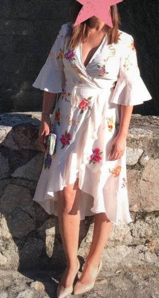 Vestido blanco con bordado floral