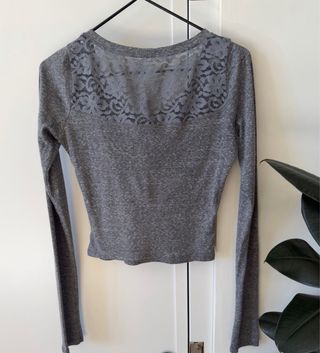 Camiseta Hollister gris manga larga talla S