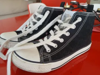 Zapatillas altas negras niña. Talla 34