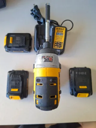 Taladro DeWalt 20V MAX con Baterías y Cargador