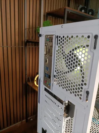 PC Gaming 4060 / I7 / 1TB / 16 DDR4