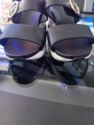 Sandalias negras y doradas talla 38