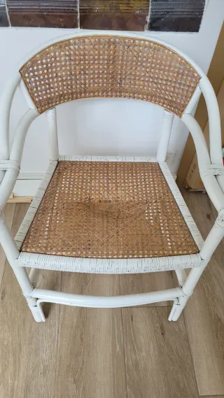 Mesa redonda cristal y 4 sillas bambú lacadas