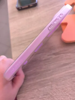 Funda Guess Morada iPhone 17 Pro Max