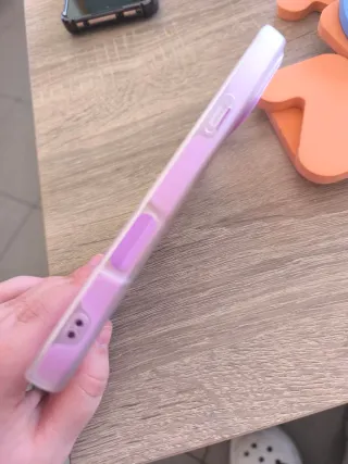 Funda Guess Morada iPhone 17 Pro Max