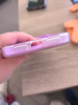 Funda Guess Morada iPhone 17 Pro Max