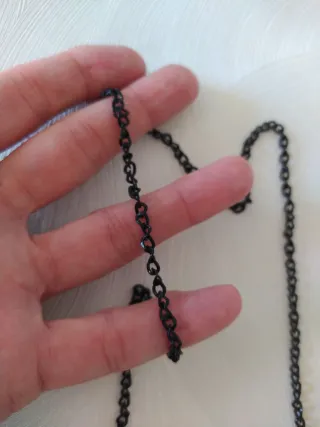 Collar de madera y cuentas negras