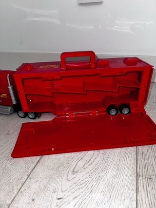 Camión Mac Rayo McQueen y coches