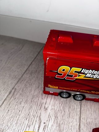 Camión Mac Rayo McQueen y coches