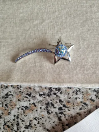 Spilla a forma di stella cadente con cristalli