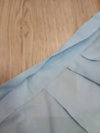 Delantal azul claro con bolsillo