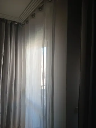 3 visillos blancos mas 1 defectuoso