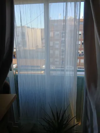 3 visillos blancos mas 1 defectuoso