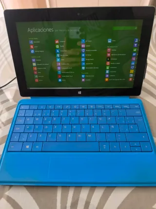 Tablet Microsoft Surface con tastiera e custodia (completa)