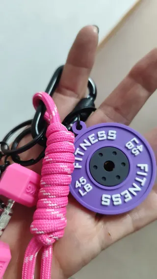 Conjunto de llaveros de gimnasio rosa y violeta