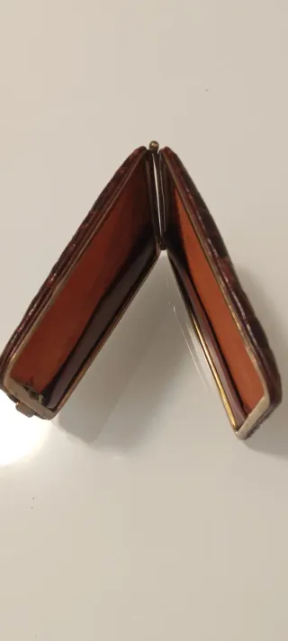 Portasigarette vintage in pelle di coccodrillo