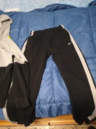 Chándal gris y negro