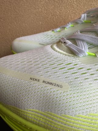 Zapatillas Nike Vomero 18 HM6803-100 White Volt