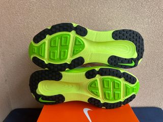 Zapatillas Nike Vomero 18 HM6803-100 White Volt