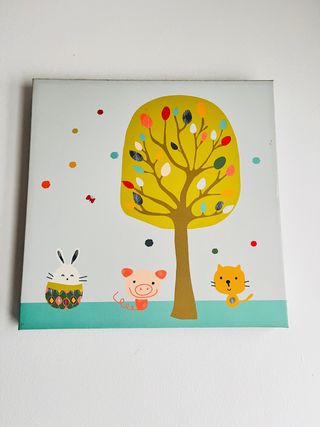 Cuadro infantil de árbol y animales.