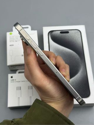 iPhone 15 Pro Max Plata + Cargador