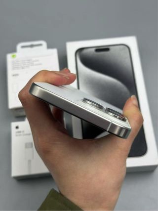 iPhone 15 Pro Max Plata + Cargador