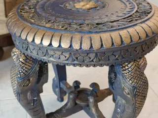 PRECIOSO TABURETE DE LA INDIA