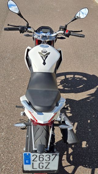 Moto Macbor Shifter 125cc Blanca y Roja