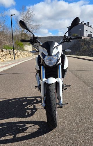 Moto Macbor Shifter 125cc Blanca y Roja