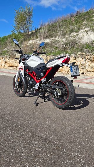 Moto Macbor Shifter 125cc Blanca y Roja