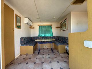 Mobilhome blanco y azul