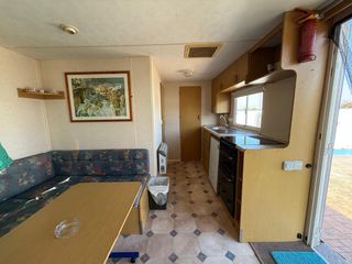 Mobilhome blanco y azul