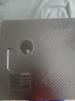 Torre PC Antigua Negra y Plateada