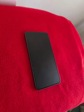 Samsung S25 Plus 512GB + 12GB, funda incluida.