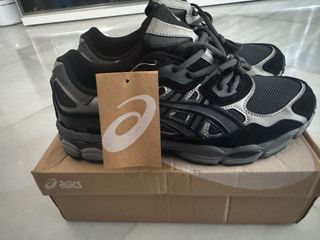 Zapatillas Asics Negras y Grises