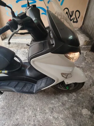 Suzuki Burgman 125 Blanca