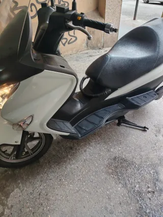 Suzuki Burgman 125 Blanca