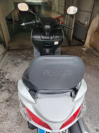 Suzuki Burgman 125 Blanca