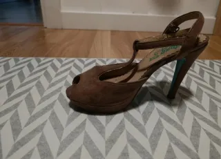 Tacones ante beige con plataforma