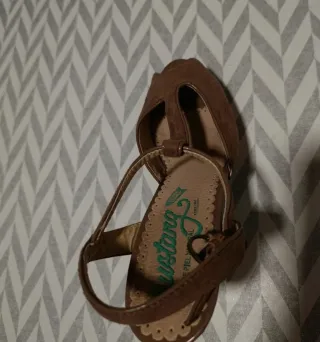 Tacones ante beige con plataforma