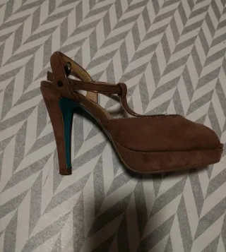 Tacones ante beige con plataforma